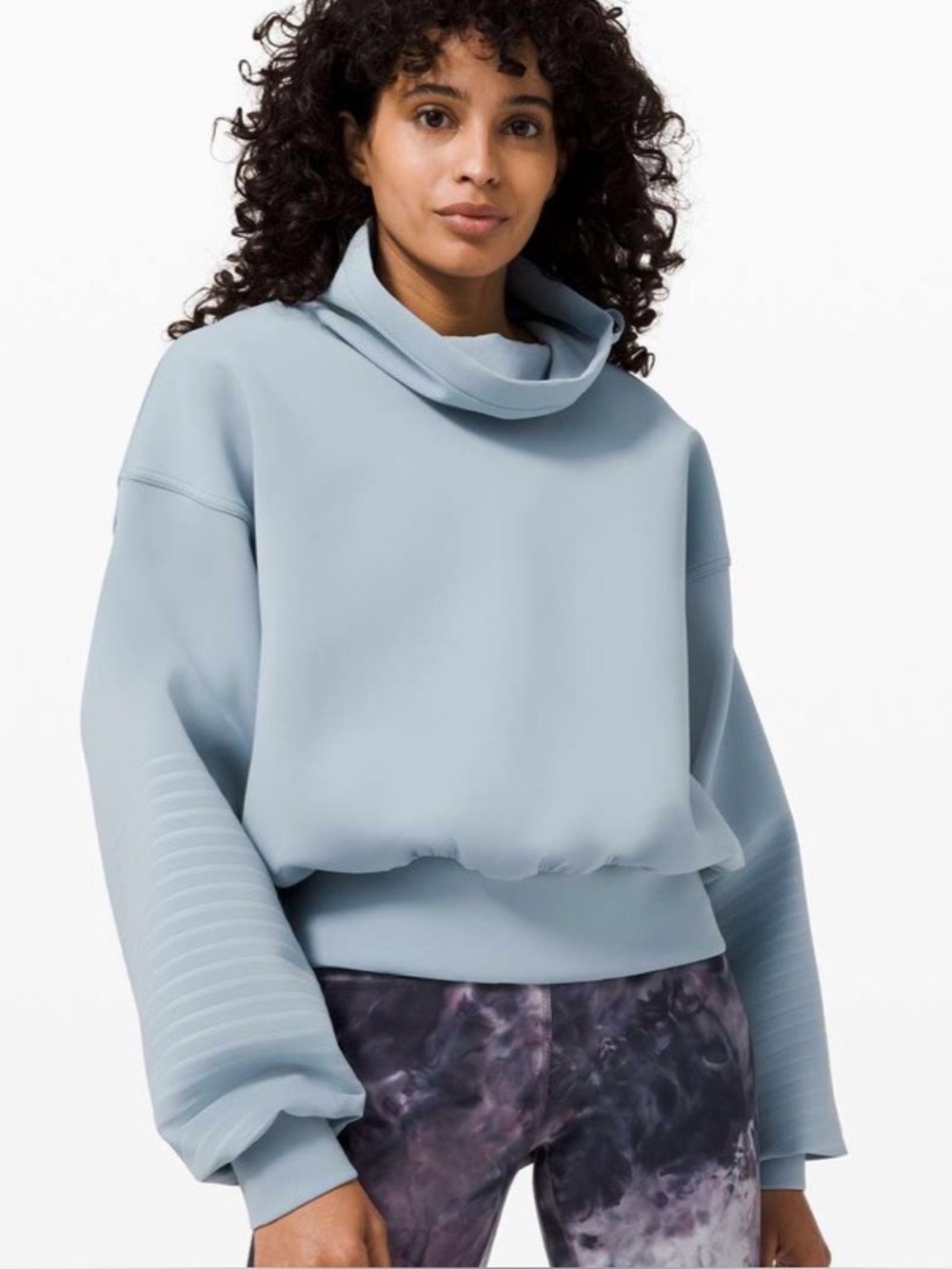 Lululemon Full Flourish Pullover in
Chambray 🩵 M/L